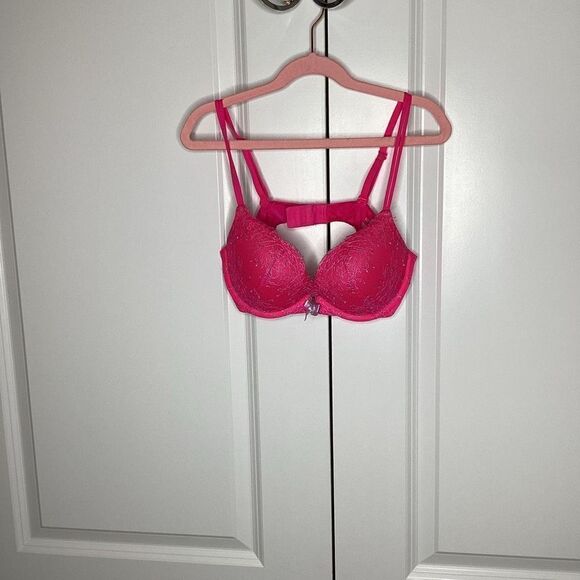 EUC Ladies Victoria’s Secret Very‎ Sexy Push up Bra - Picture 1 of 3